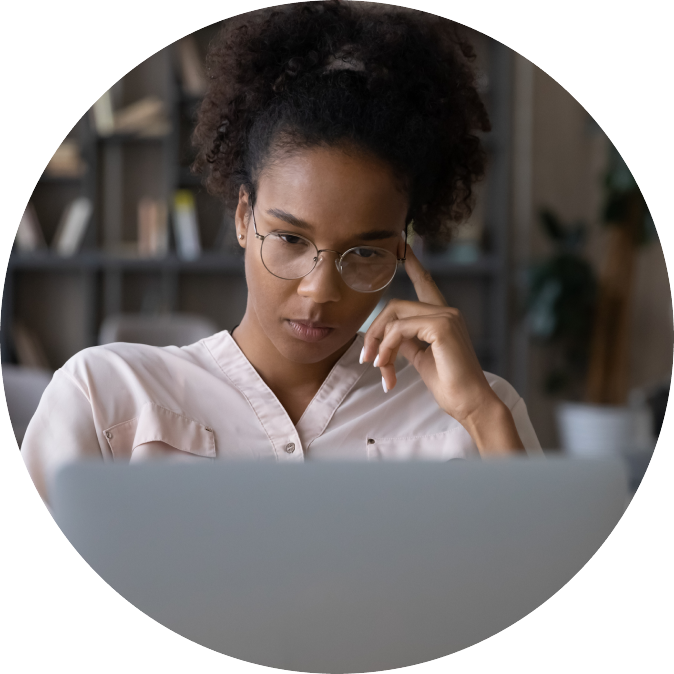 circle-woman-studying